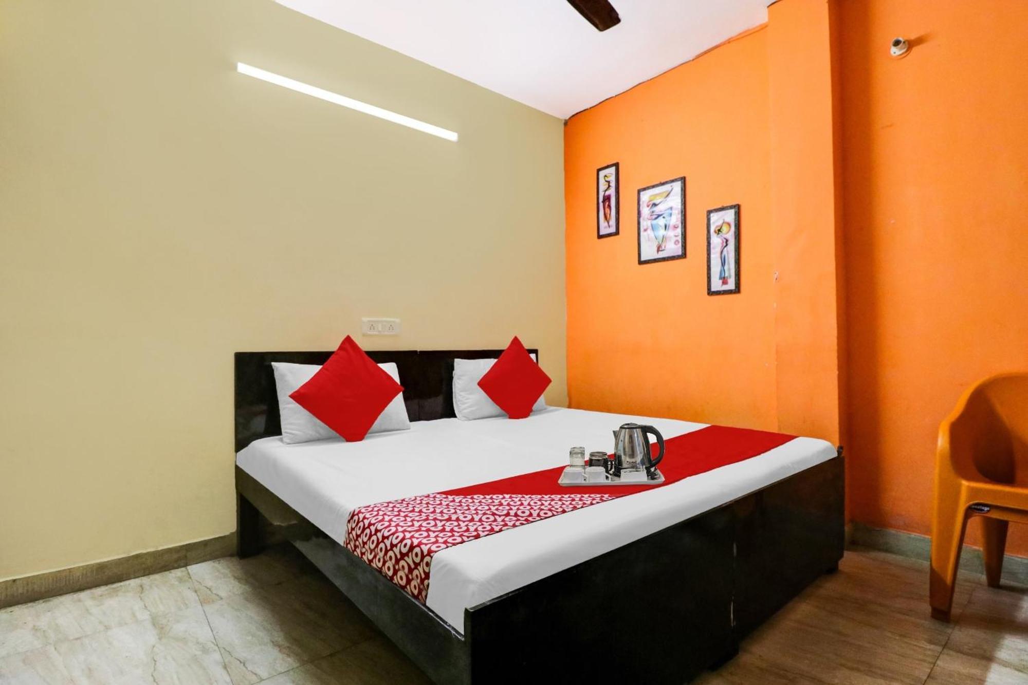 Hotel O Dream Palace Нью-Дели Экстерьер фото